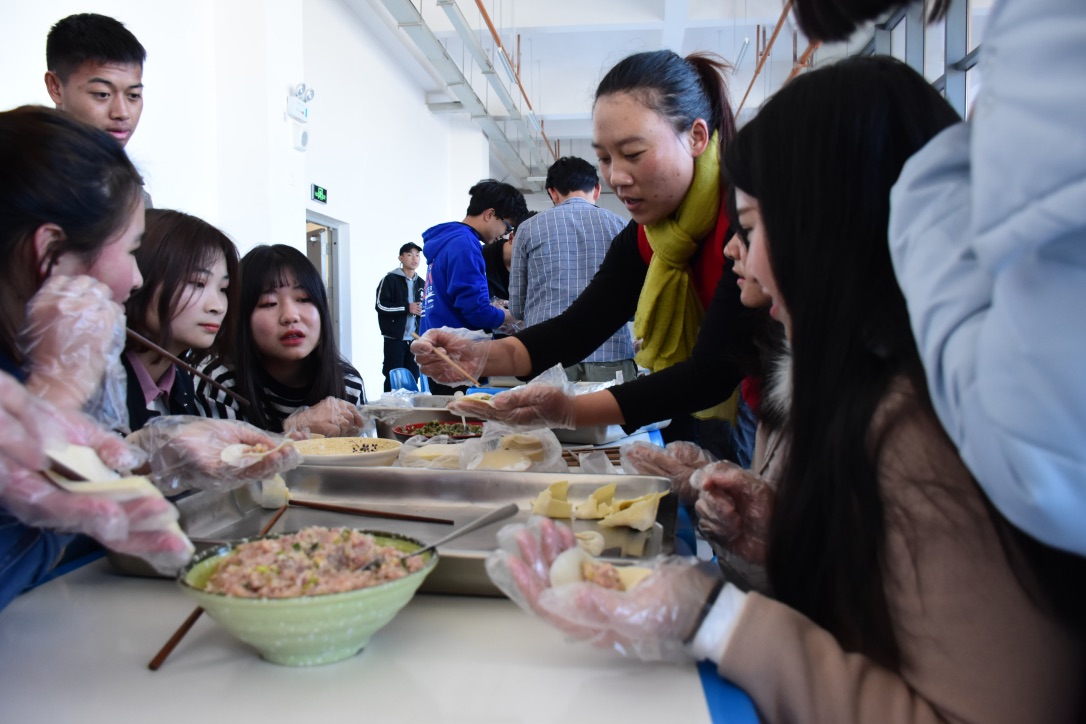 关爱贫困生-包饺子（1）